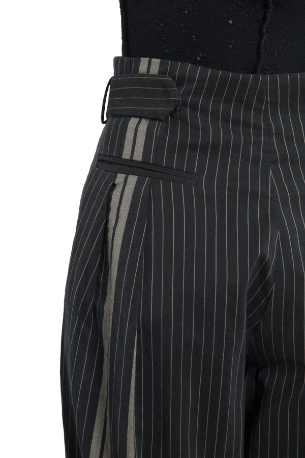 PINSTRIPE PLEATED PANTS | L'ARMOIRE