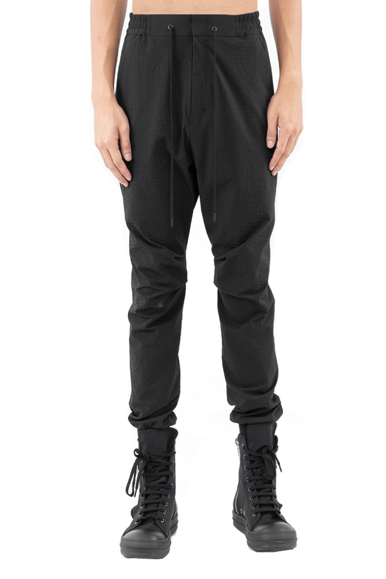 Shop DEVOA CROMÃGNON CURVED JOGGER PANTS BLACK | LARMOIRE-SINGAPORE.COM