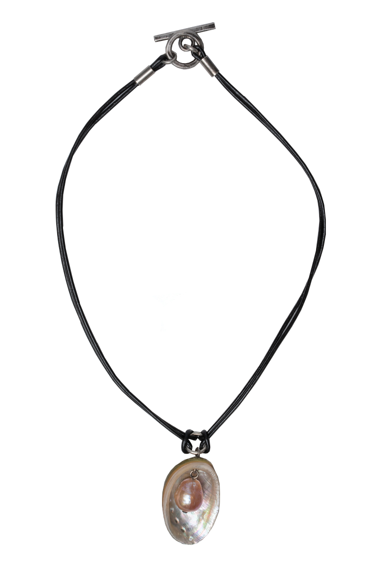 Shop ANN DEMEULEMEESTER NECKLACE LEATHER CORD BLACK SEASHELL Shop ANN DEMEULEMEESTER NECKLACE LEATHER CORD BLACK SEASHELL