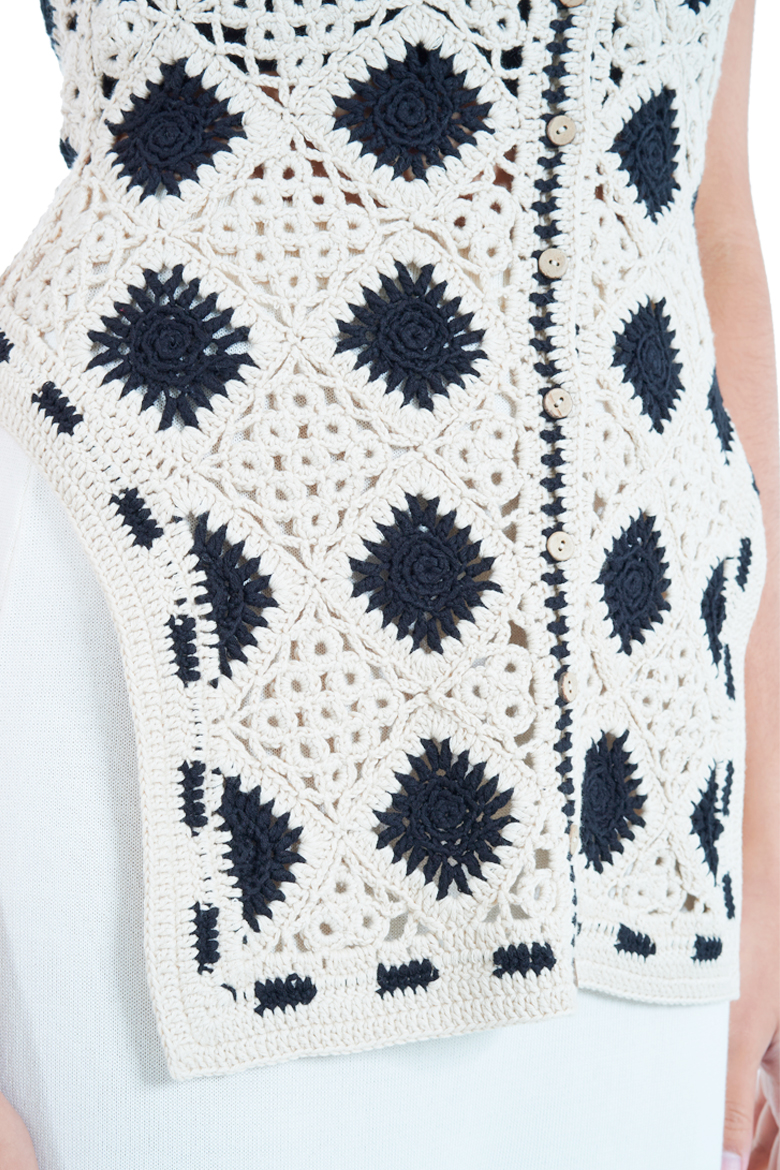 SS22 SWAYING KNIT EMBROIDERED CROCHET VEST WHITE BLACK 5